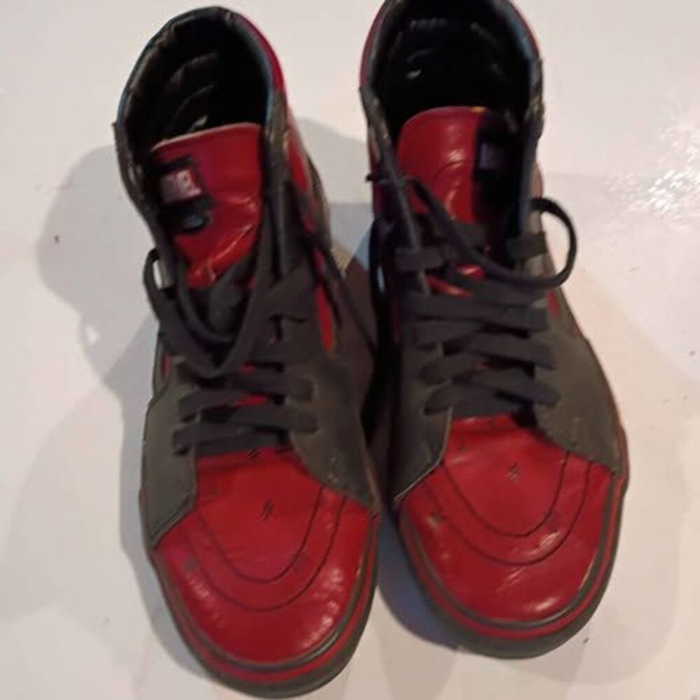 Vans x Marvel Deadpool Sk8-Hi Sneakers